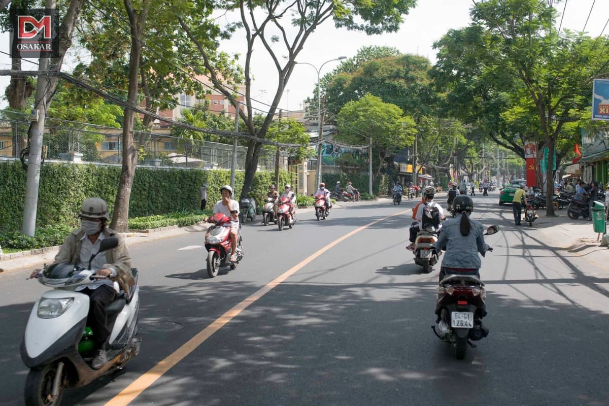 Lỗi lấn vạch là gì theo luật giao thông Việt Nam?