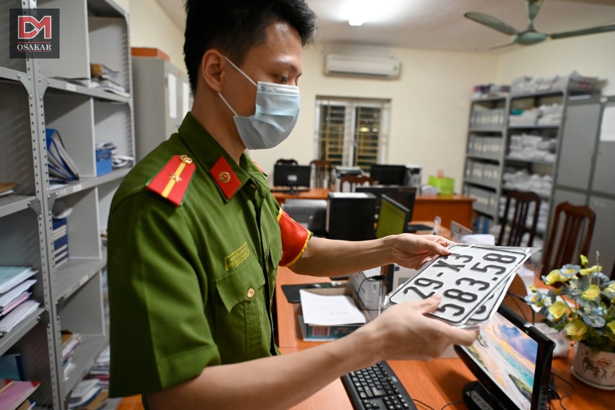 Đăng ký, bấm biển số xe có cần bằng lái không?