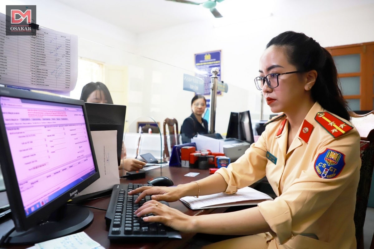 Bao nhiêu tuổi được đứng tên xe?