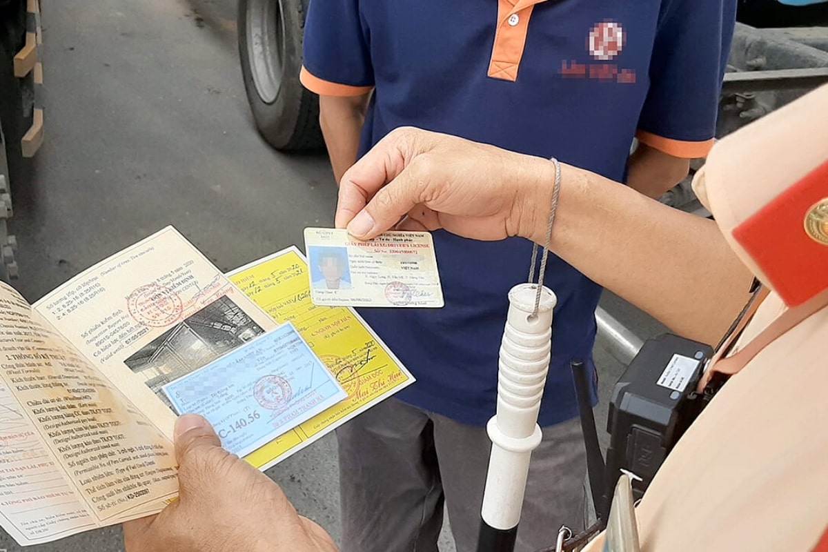 Quên giấy tờ xe máy phạt bao nhiêu theo nghị định 168 hiện hành?