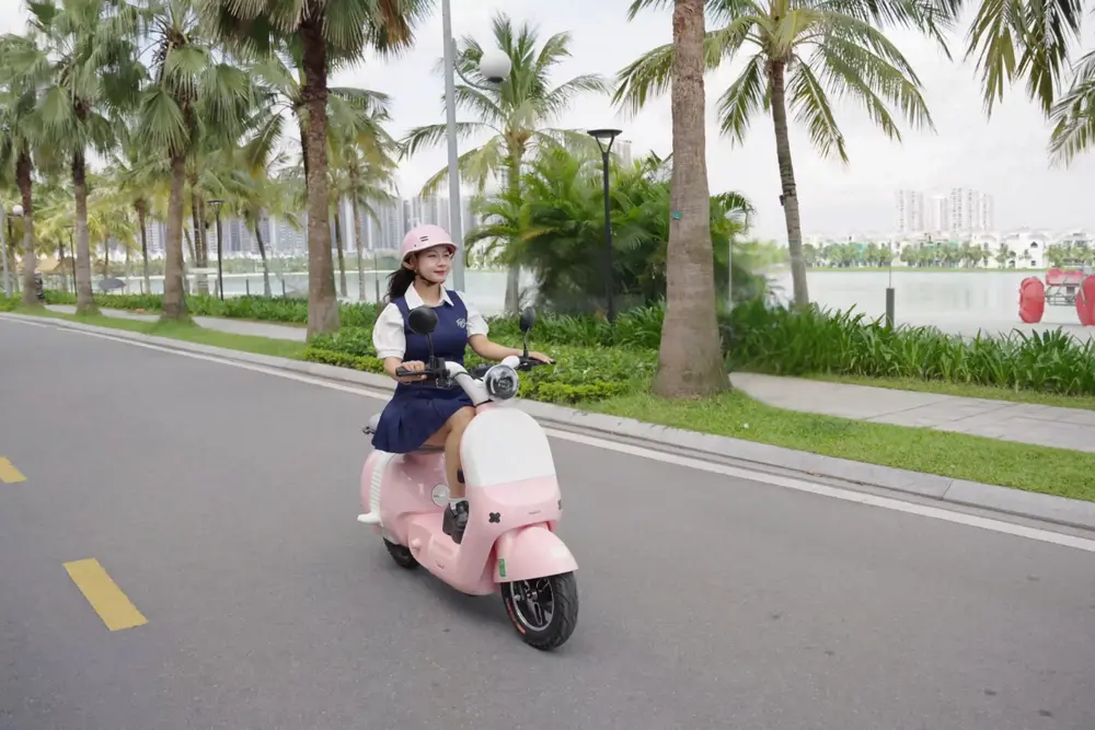 Thí sinh vượt đường gồ ghề, giữ thăng bằng và tốc độ ổn định để hoàn thành bài thi an toàn