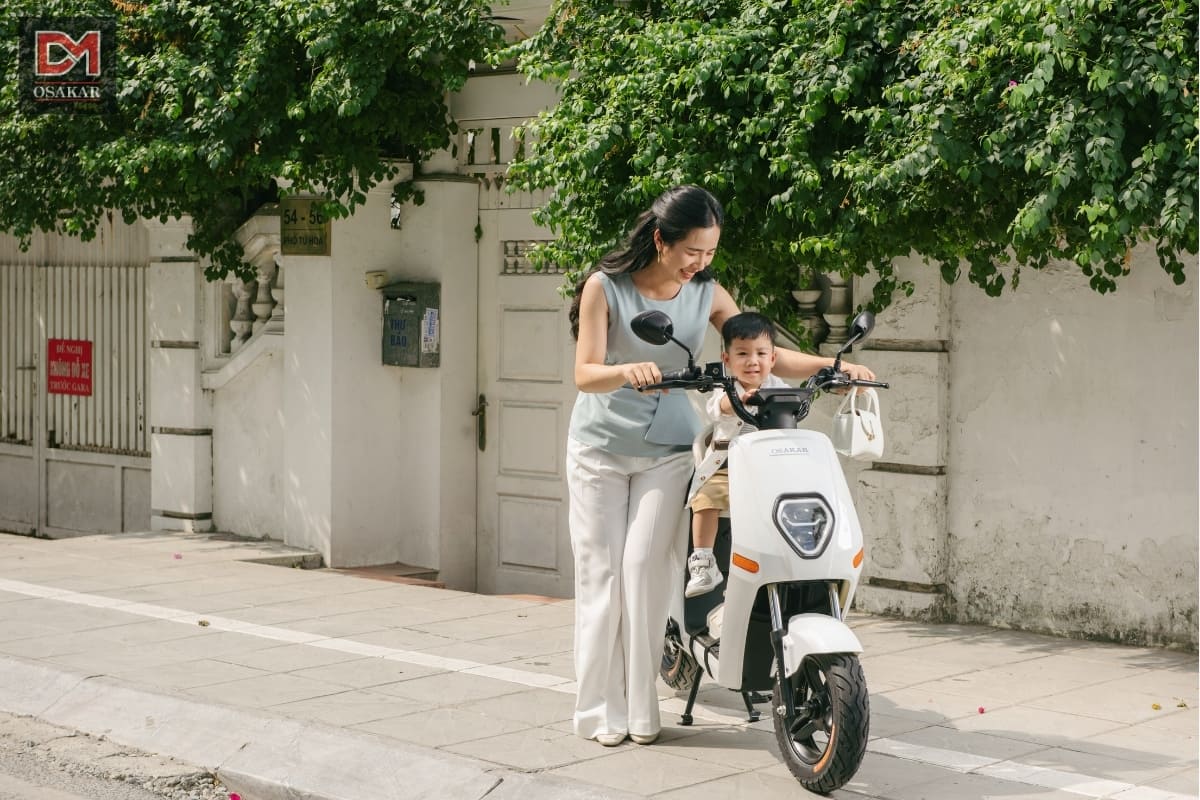 Xe điện cho mẹ và bé là gì? Vì sao xe đạp điện cho mẹ và bé ngày càng được ưa chuộng?