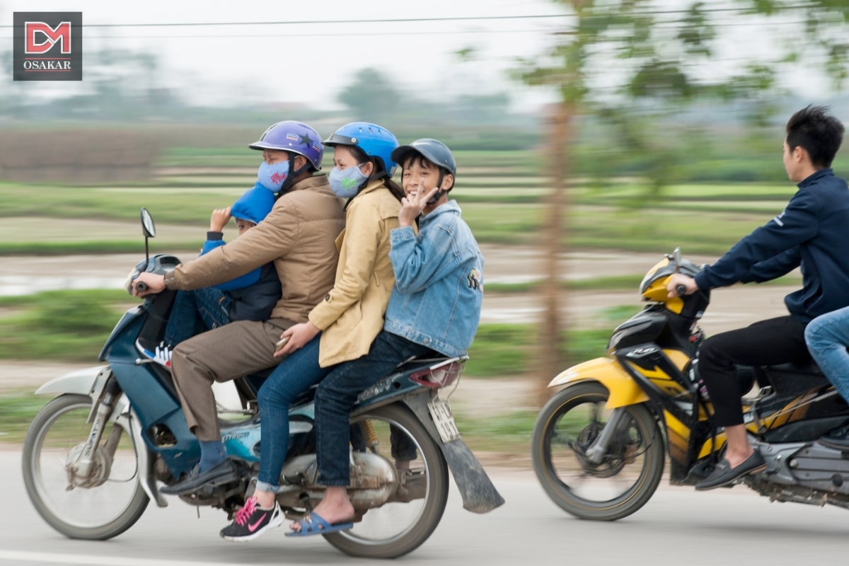 Xe máy chở 3 phạt bao nhiêu tiền theo nghị định 168/2024/NĐ-CP