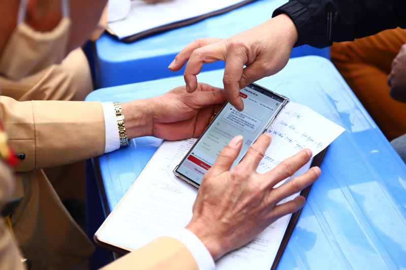 Bạn cần đến làm việc trực tiếp với một trong các cơ quan Công an ghi trên tra cứu phạt nguội