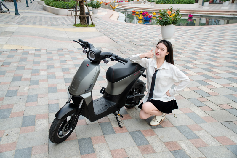 OSAKAR VELUX là sự kết hợp hoàn hảo giữa thiết kế tinh gọn linh hoạt và khả năng vận hành bền bỉ trên mọi địa hình