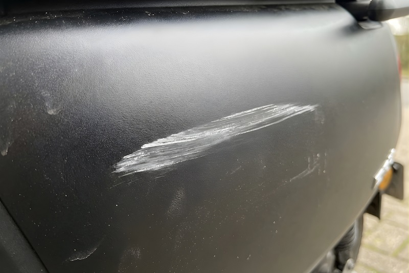 Nguyên nhân xe màu đen nhám bị trầy