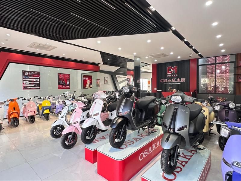 Showroom OSAKAR trưng bày đầy đủ các mẫu xe VC với đa dạng màu sắc, sẵn sàng phục vụ khách hàng trải nghiệm và tư vấn chuyên sâu