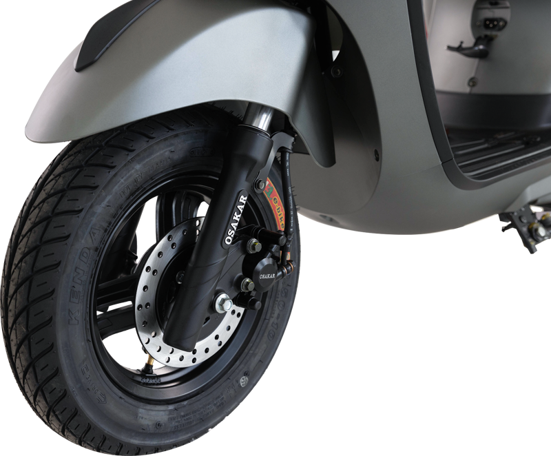 Thay lốp xe máy điện thường có giá từ 200.000 - 500.000 VNĐ tuỳ vào loại có săm hay không săm