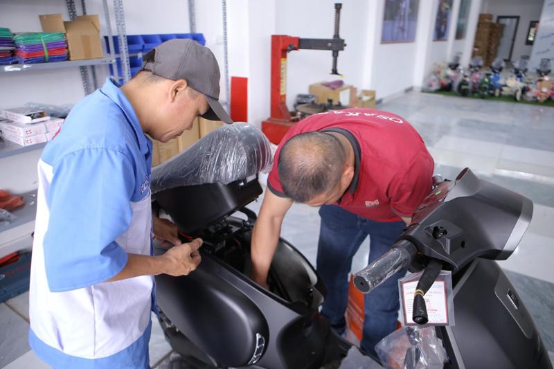 Thay ắc quy xe điện 5 bình tại đại lý OSAKAR giúp bạn yên tâm về chất lượng chính hãng, lắp đặt chuyên nghiệp và chế độ bảo hành rõ ràng.