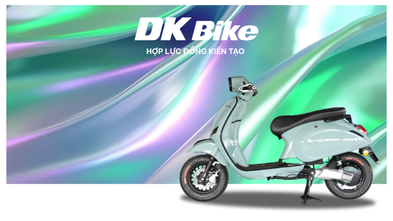 DK Roma SX V2 màu xanh ngọc thu hút mọi ánh nhìn nhờ thiết kế bo viền mạ chrome sáng bóng bao quanh xe