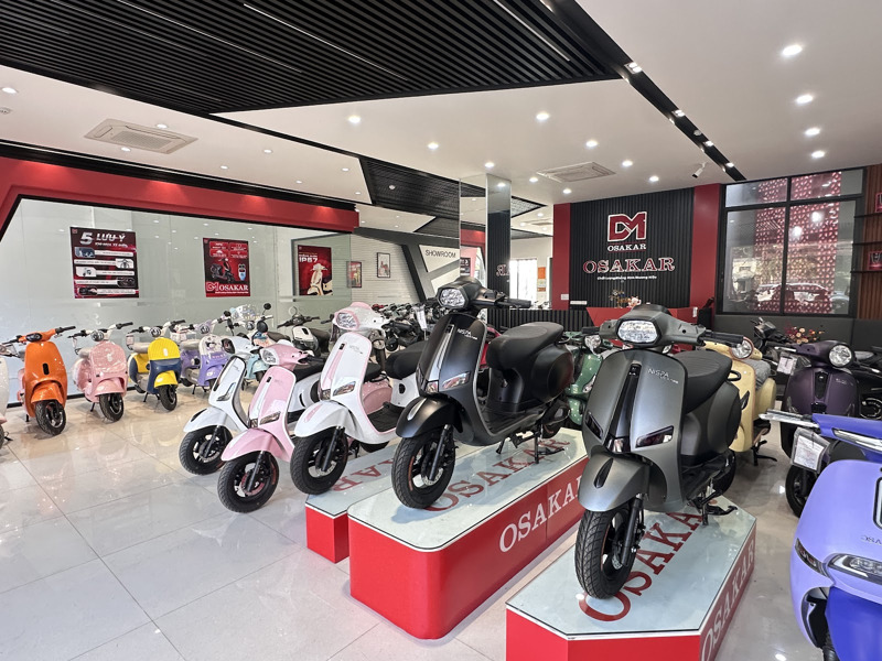 Mua xe máy điện màu xanh lá cây chính hãng