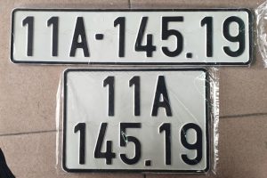 Người dân thực hiện các thủ tục hành chính về xe tại cơ quan Công an tỉnh Cao Bằng