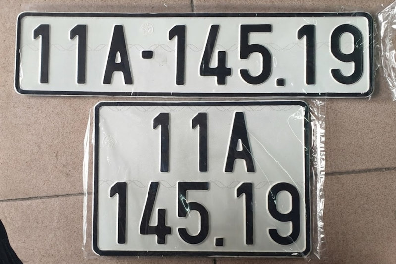 Người dân thực hiện các thủ tục hành chính về xe tại cơ quan Công an tỉnh Cao Bằng