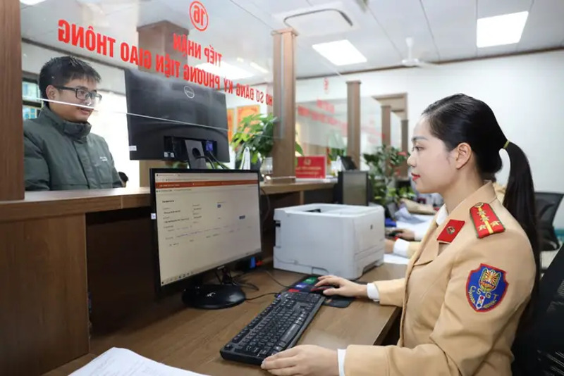 Ứng dụng công nghệ trong đăng ký xe giúp người dân tiết kiệm đáng kể công sức đi lại