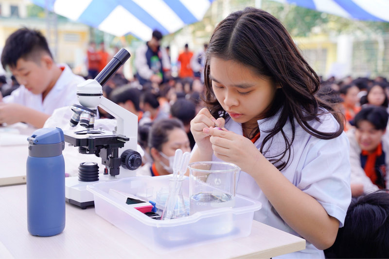 Phụ huynh cần cân nhắc kỹ 5 tiêu chí quan trọng để chọn được trường THPT dân lập phù hợp nhất cho con.