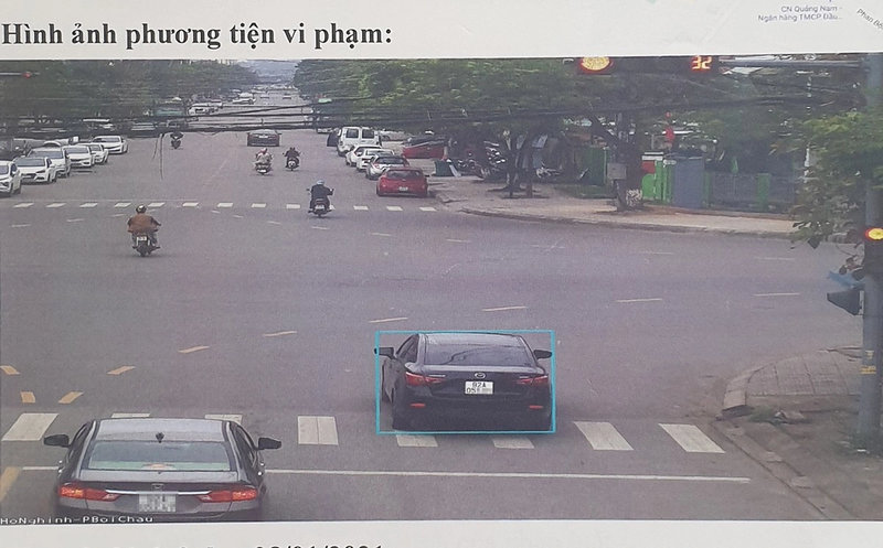 Camera AI có khả năng phóng to hình ảnh để nhận diện rõ hành vi không chấp hành luật lệ của người đi xe máy