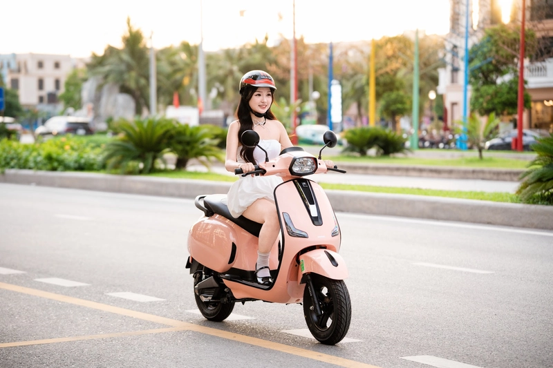 Xe máy điện OSAKAR sở hữu tốc độ hợp lý và thiết kế thông minh, giúp người lái dễ dàng chấp hành quy định giao thông tại Tuyên Quang