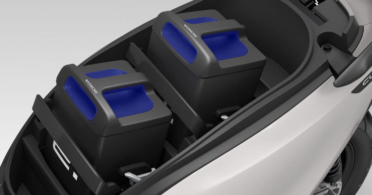 Với xe máy điện và xe đạp điện, người dùng có thể lựa chọn tháo rời bình để sạc trực tiếp, đặc biệt với những mẫu xe điện đời cũ tránh tình trạng quá nhiệt