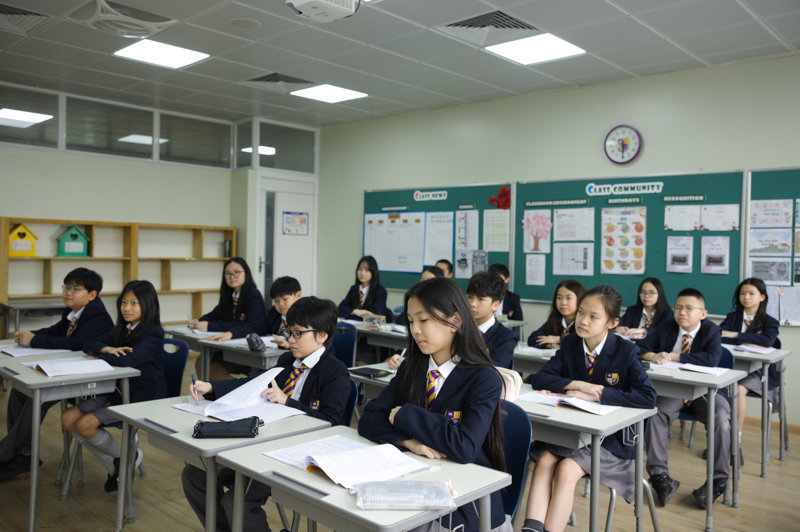 Đơn xin chuyển trường có thể lấy trực tiếp tại trường cũ hoặc tải online trên các trang web uy tín