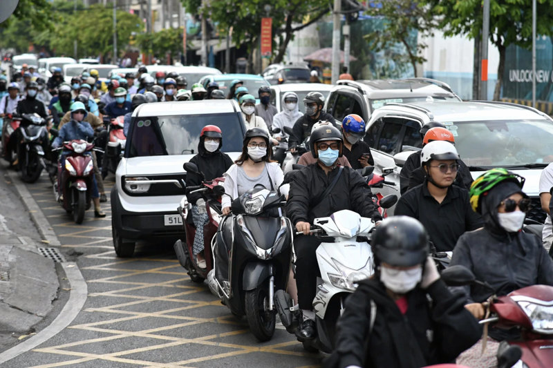 Mức phạt vi phạm vạch mắt võng theo Nghị định 168/2024/NĐ-CP dao động từ 100.000 đến 600.000 VNĐ tùy loại phương tiện