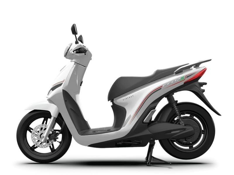 Vinfast Feliz S là mẫu xe máy điện ngầu với động cơ mạnh mẽ lên đến 3000W – rất phù hợp với các bạn nam có nhu cầu di chuyển nhanh và liên tục