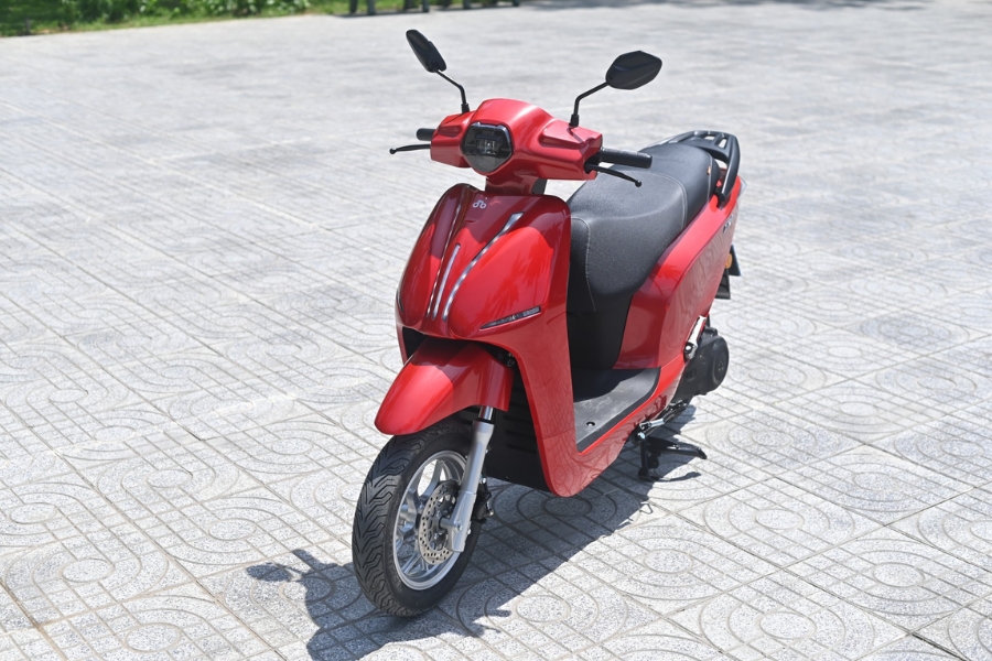 Dat Bike Era E1 màu đỏ, đi 200 km, cốp 50 lít