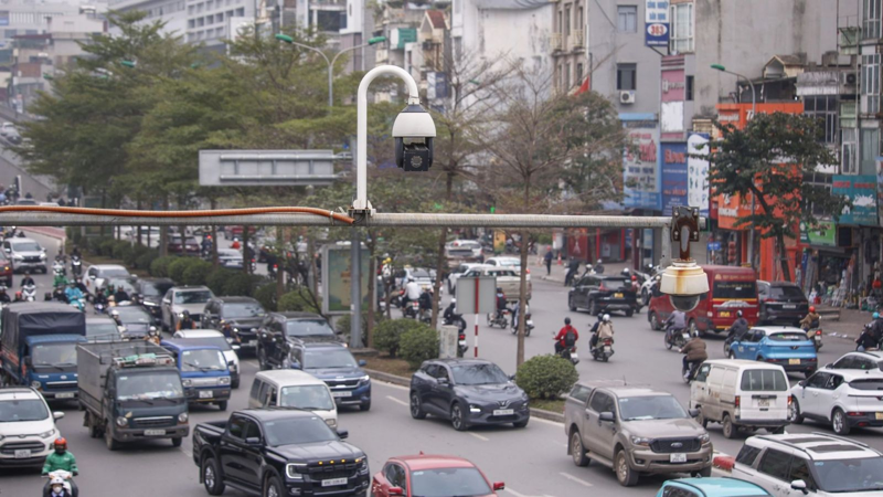 Di chuyển đúng làn và quan sát đèn tín hiệu từ sớm là cách đơn giản để giảm nguy cơ bị camera ghi nhận lỗi