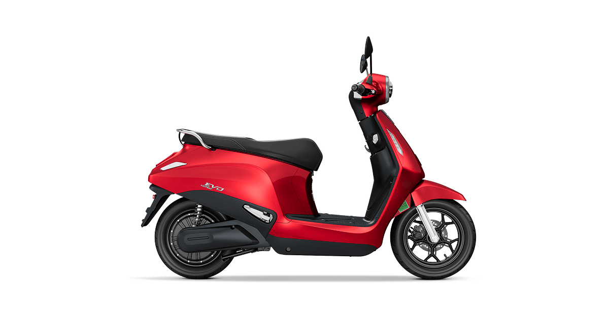 VinFast Evo màu đỏ tươi, bản đổi pin tại trạm