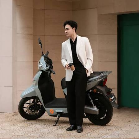 Yadea Voltguard U50, xe điện đẹp góc cạnh, đèn chữ U cho nam giới