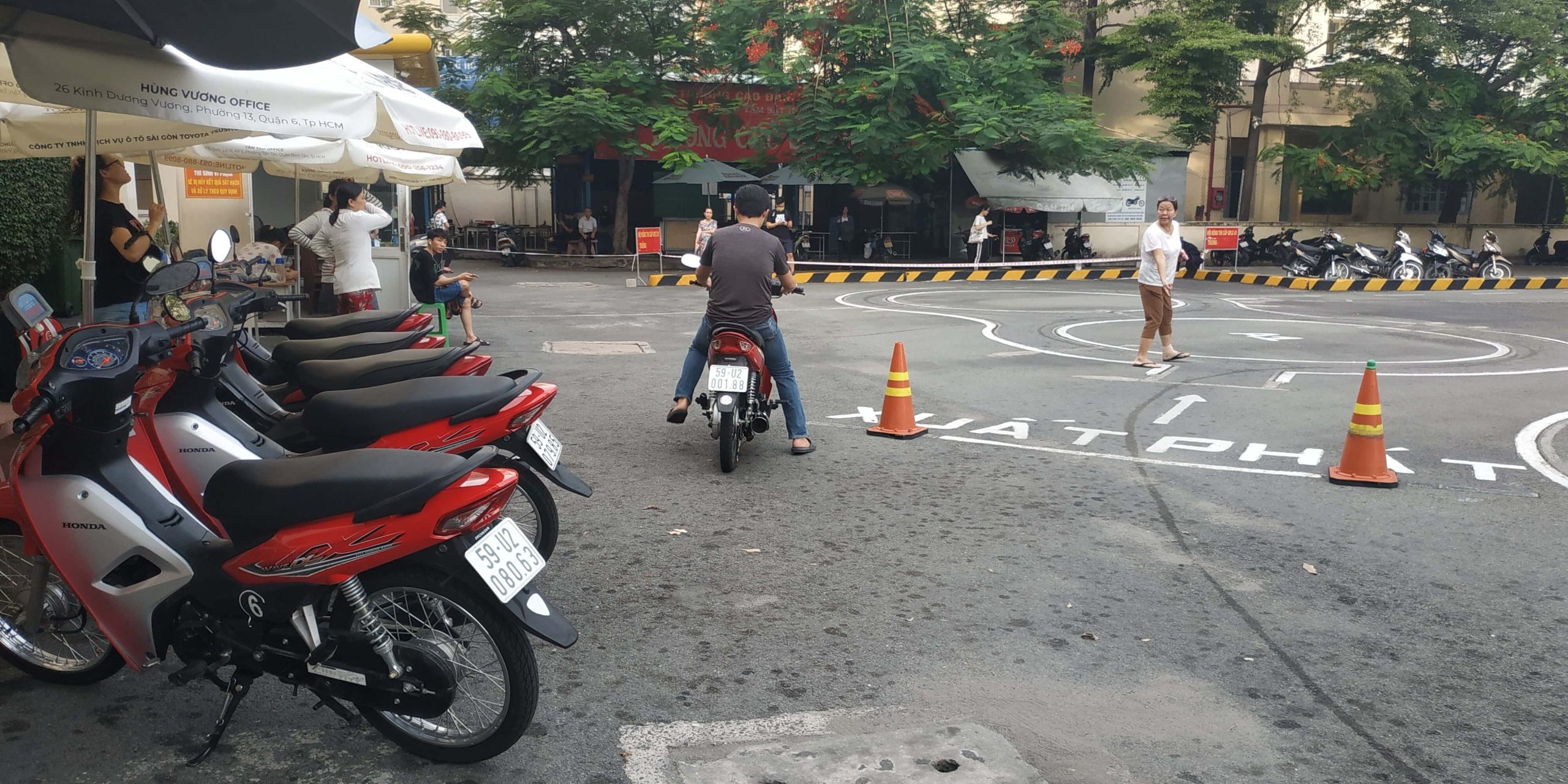 Học bằng lái xe máy Đà Nẵng bao nhiêu tiền?