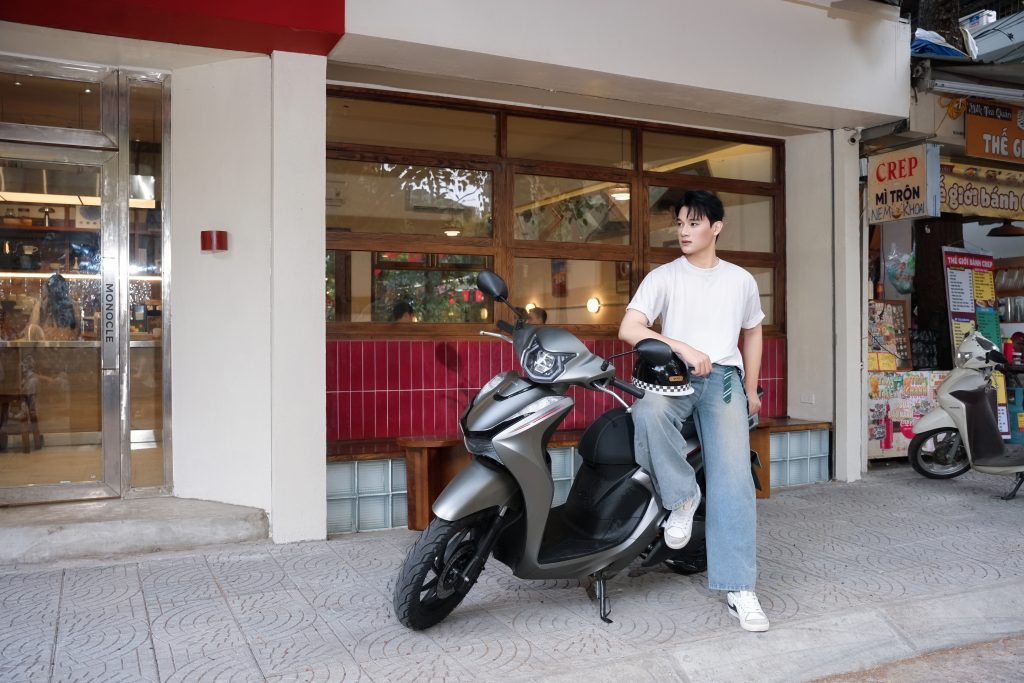 Xe máy điện dành cho học sinh nam cấp 3 OSAKAR VIERA với thiết kế trẻ trung, năng động