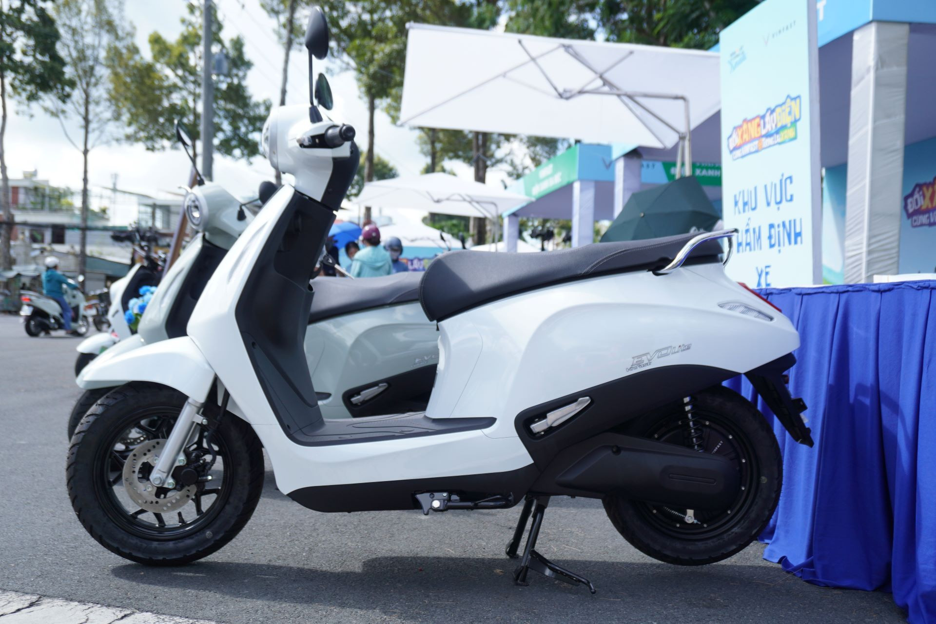 VinFast Evo Lite, xe điện cho học sinh cấp 3 đổi pin, đi 165 km