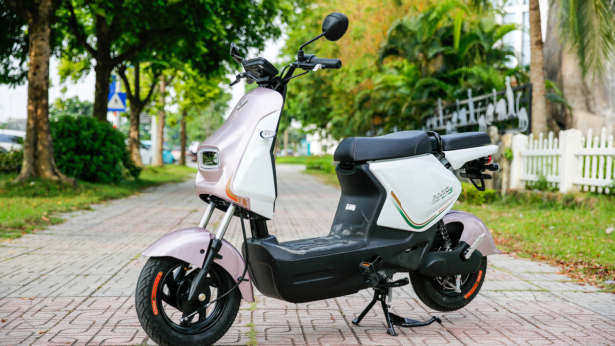 VinFast Amio S2 - lựa chọn xe máy điện giá 'mềm' cho học sinh