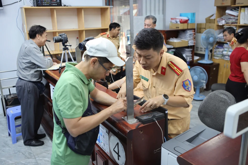 Quy trình sang tên đổi chủ xe máy hiện nay được hỗ trợ thực hiện trực tuyến qua Cổng dịch vụ công