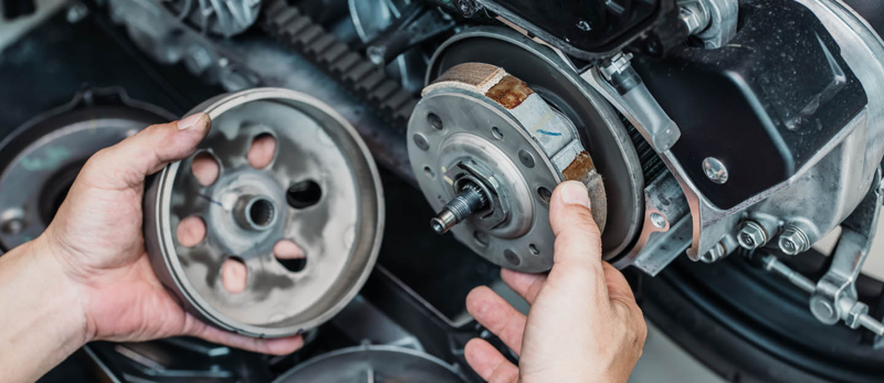 Bộ nồi xe ga bị mòn có thể gây tiếng cạch cạch khi đề-pa và tăng ga
