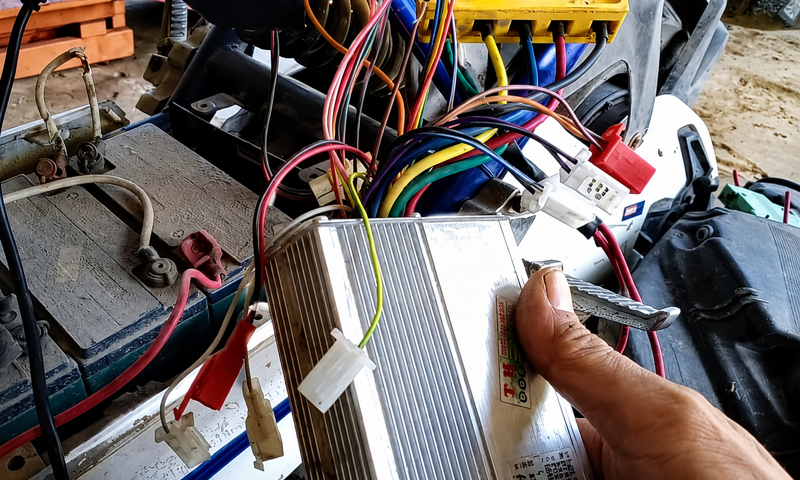 Lỗi IC cần được chuyên gia can thiệp, tuyệt đối không tự ý sửa chữa vì có thể gây chập toàn bộ hệ thống