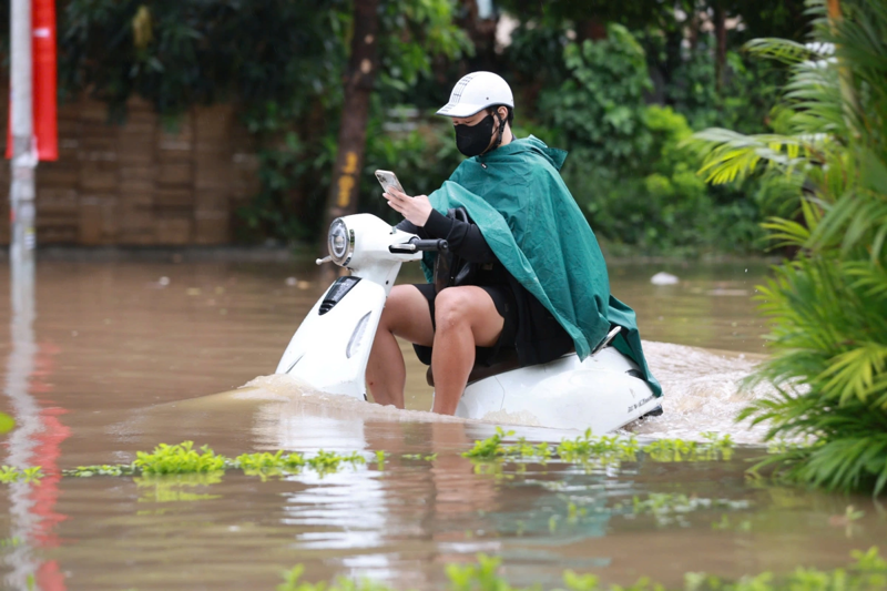 Đi vào vùng ngập sâu có thể làm ảnh hưởng đến động cơ và hệ thống điều khiển của xe điện