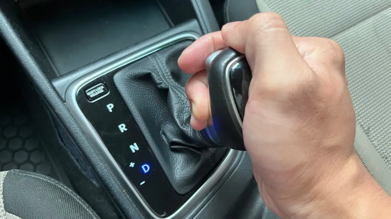 CVT vận hành bằng cách điều chỉnh đường kính làm việc của các puly để biến thiên tỷ số truyền