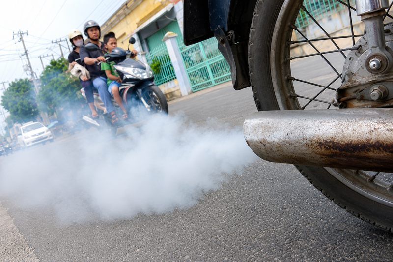Nước đọng trong ống pô thường chỉ gây khói trắng mỏng trong thời gian ngắn và sẽ tự hết sau vài phút vận hành