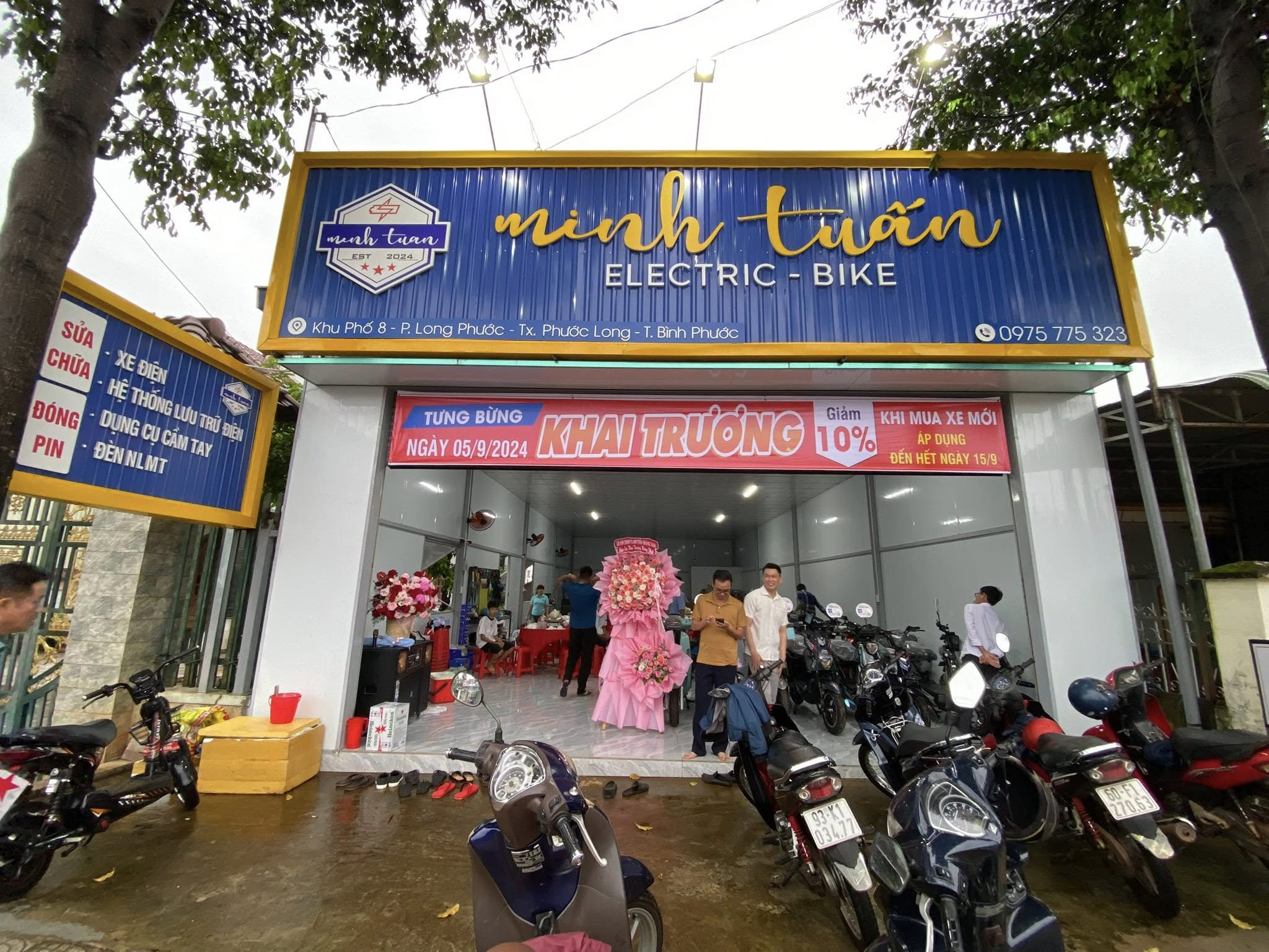 Cửa hàng xe điện Minh Tuấn.