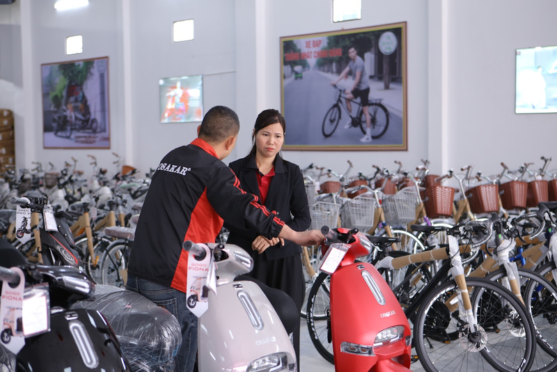 Tại cửa hàng chính hãng, khách hàng sẽ được tư vấn tận tình, giúp bạn lựa chọn mẫu xe phù hợp