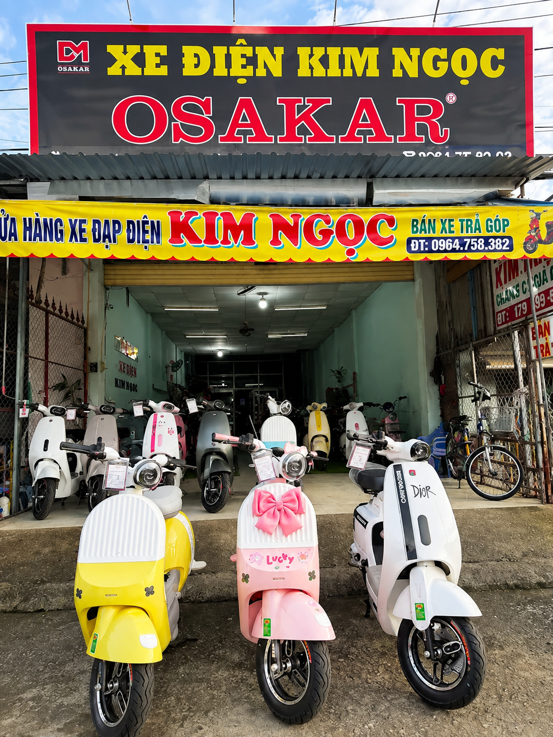 Cửa hàng xe điện Kim Ngọc.