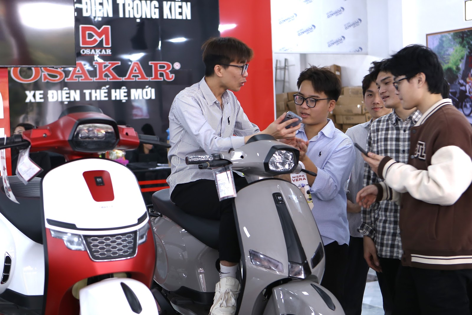 Cửa hàng uy tín luôn sẵn sàng hỗ trợ tận tình và có chế độ hậu mãi chuyên nghiệp.