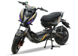 Thiết kế Xmen Hunter OSAKAR gây ấn tượng với cụm đèn pha LED 3 bóng, mặt nạ phong cách chiến binh và khung xe chắc chắn. 