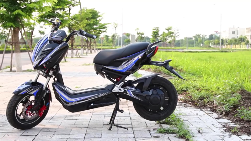 Động cơ công suất lớn giúp Xmen Hunter OSAKAR tăng tốc ổn định, leo dốc tốt và chở hai người thoải mái khi di chuyển hằng ngày.