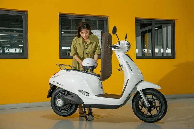 VinFast Evo200 Lite được xem là mẫu xe máy điện cho học sinh cấp 3 phù hợp đi học xa 