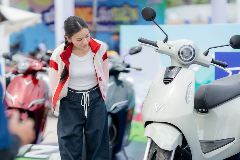 VinFast Evo Grand Lite là mẫu xe máy điện cho học sinh cấp 3 có quãng đường di chuyển tới 198 km 