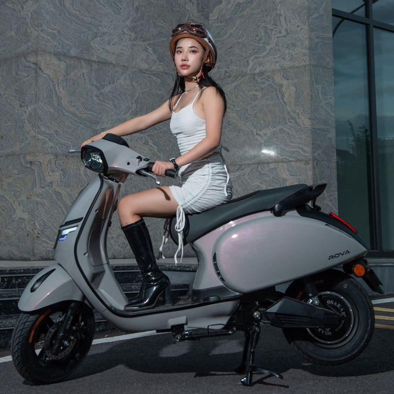 OSAKAR Rova là xe máy điện cho học sinh cấp 3 nam với 14 màu lựa chọn