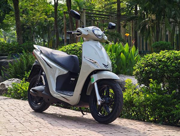 VinFast Feliz S là mẫu xe máy điện đẹp cho nữ với dáng tay ga cỡ lớn 