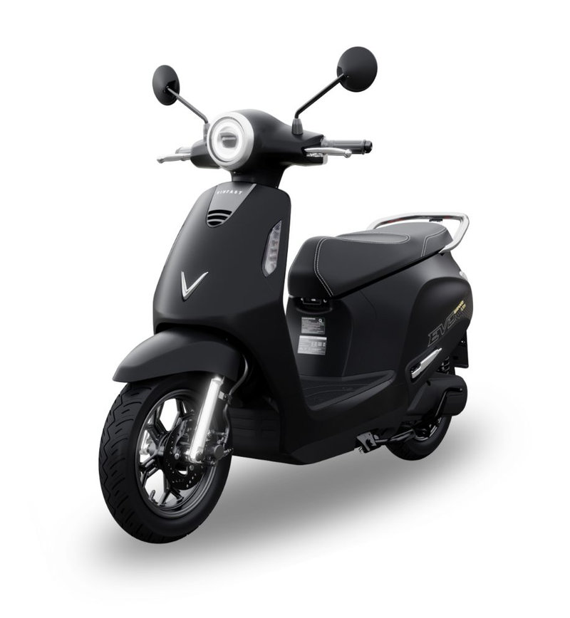 VinFast Evo 200 là mẫu xe máy điện đẹp cho nữ yêu thích vẻ sang trọng, nhẹ nhàng và dễ điều khiển. 
